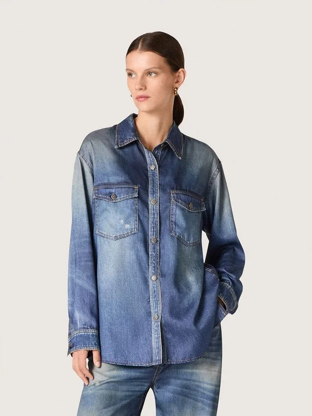Oversized-skjorta för damer med sliten denimeffekt