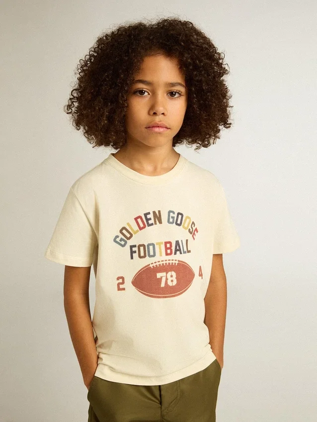 Pojk-T-shirt i slitet vitt med flerfärgad text