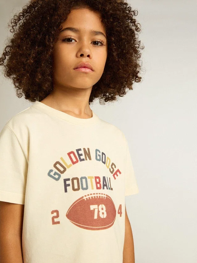 Pojk-T-shirt i slitet vitt med flerfärgad text