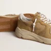 Running Sole i beige nubuck med beige läderstjärna
