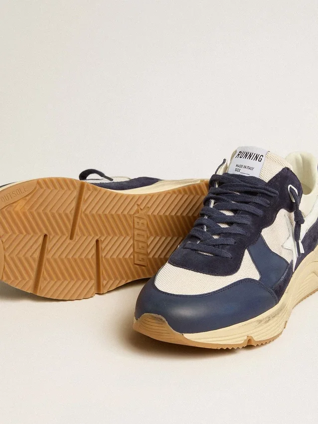 Running Sole i krämfärgat nät och blått läder med en vit läderstjärna
