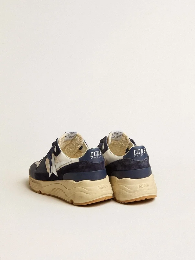 Running Sole i krämfärgat nät och blått läder med en vit läderstjärna