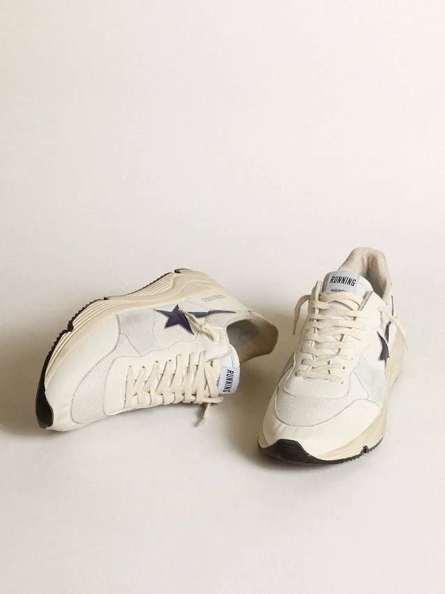 Running Sole i vitt läder och mesh med blå stjärna i laminerat läder