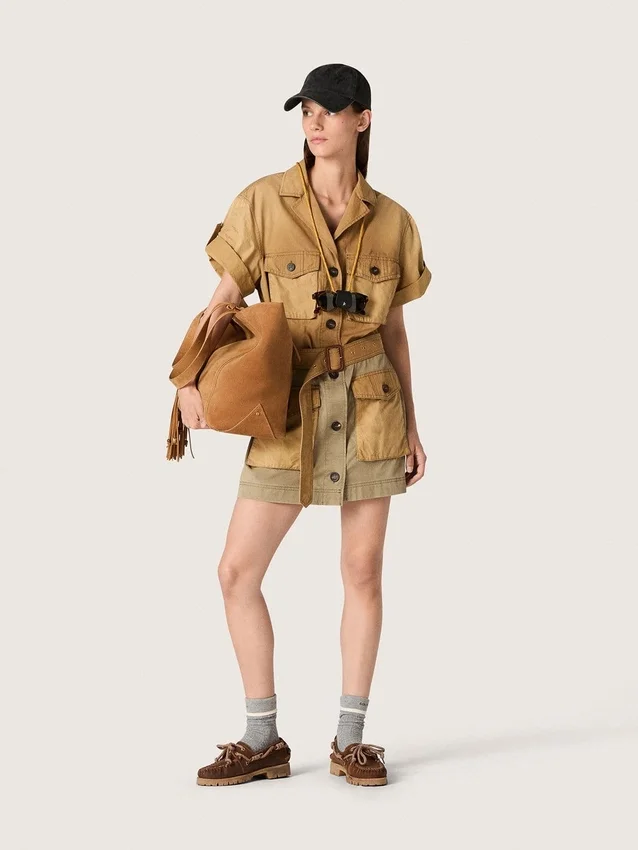 Safariklänning för damer i beige och militärgrön bomull med stora fickor