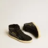 Slide-sandaler med svart stjärna och Swarovski-kristaller