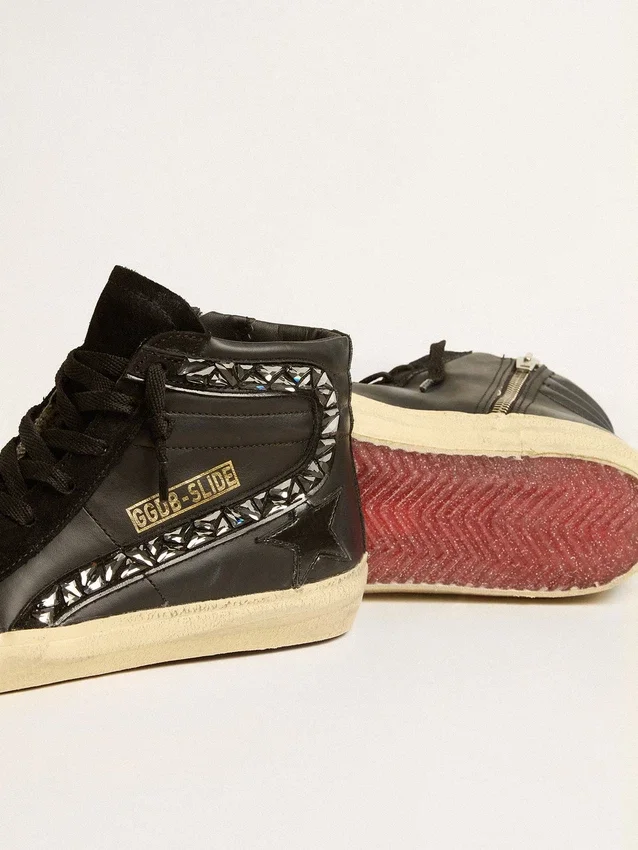 Slide-sandaler med svart stjärna och Swarovski-kristaller