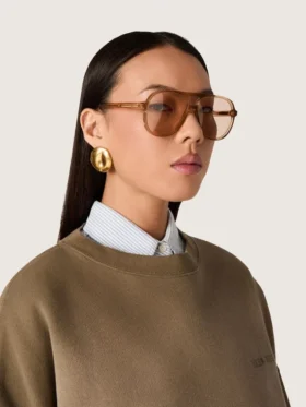 Solglasögon i aviator-stil med honungsfärgad båge och linser