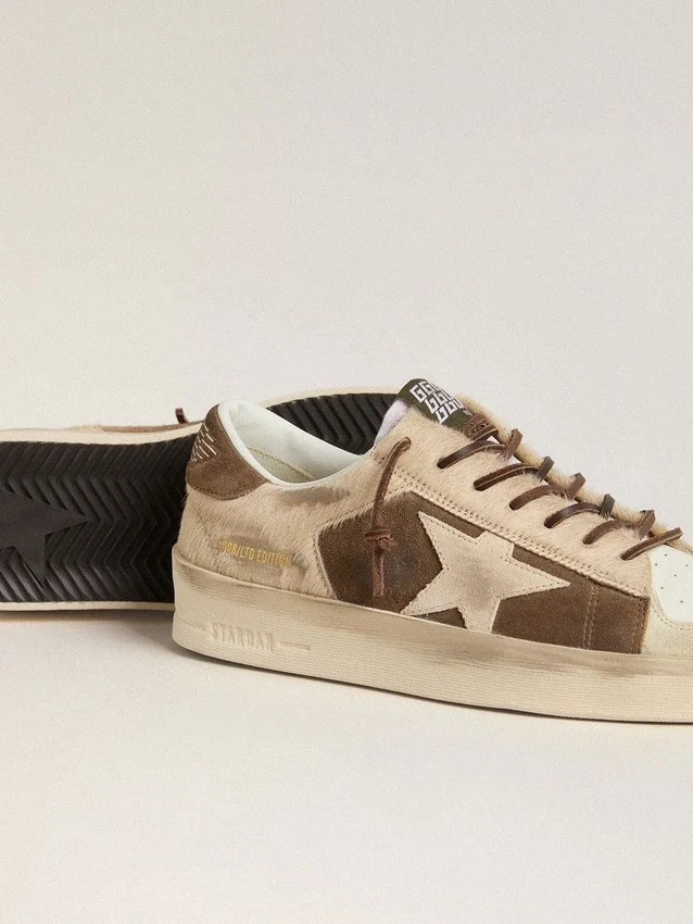 Stardan för damer i militärgrönt mocka och beige ponnyskinn med beige mockastjärna