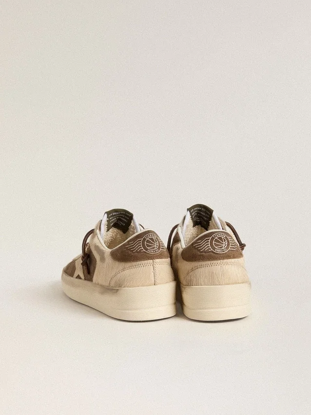 Stardan för damer i militärgrönt mocka och beige ponnyskinn med beige mockastjärna