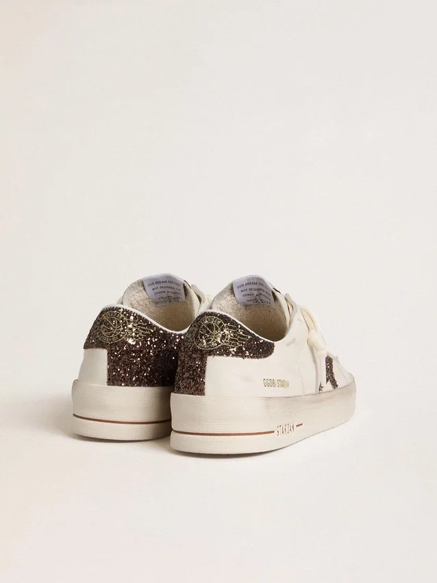 Stardan för damer i vitt läder med brun glitterstjärna och hälflik