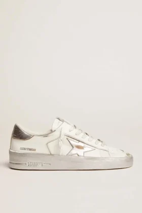 Stardan-sneakers med stjärna i silvermetalliskt läder och hälflik