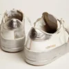 Stardan-sneakers med stjärna i silvermetalliskt läder och hälflik