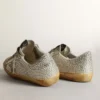Super-Star för dam i åldrat vitt nubuck med Swarovski-kristaller