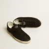 Super-Star för herr i svart nubuck med perforerad stjärna och svart nubuck-hälflik