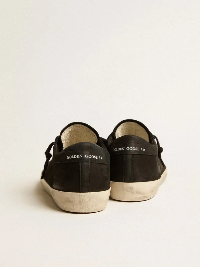 Super-Star för herr i svart nubuck med perforerad stjärna och svart nubuck-hälflik