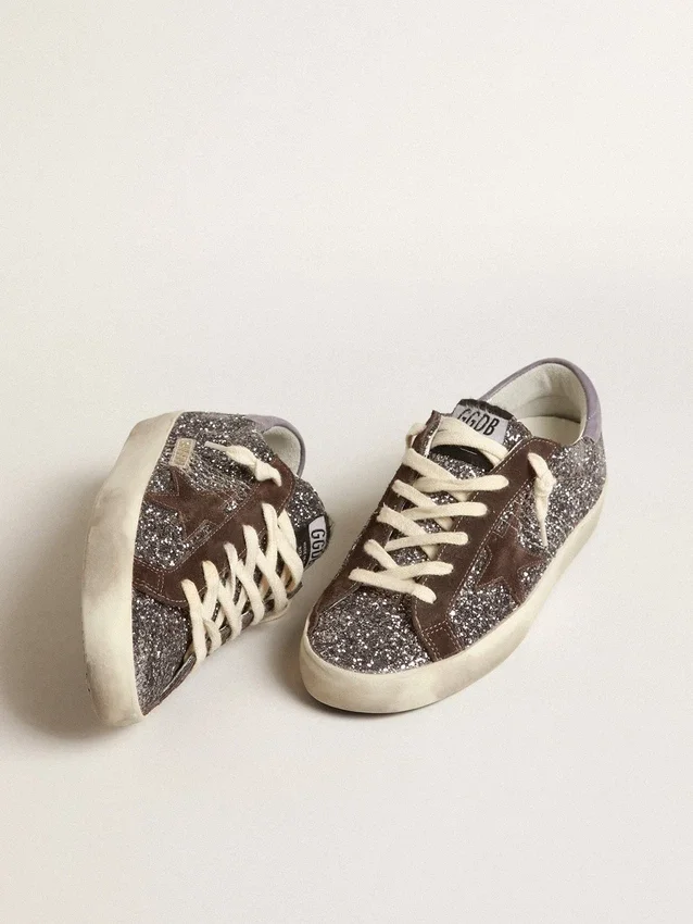 Super-Star i glitter med en brun stjärna och lila hälflik