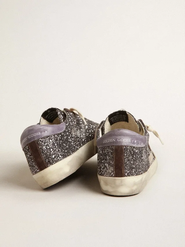 Super-Star i glitter med en brun stjärna och lila hälflik