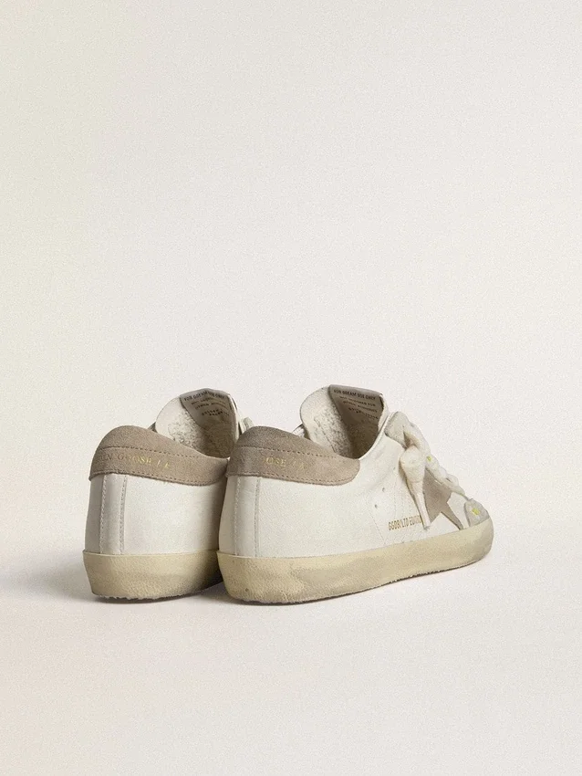 Super-Star LTD för dam med beige stjärna och hälflik i mocka samt blomsterbroderi
