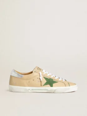 Super-Star LTD i beige läder med grön stjärna i mocka och hälflik i silverfolierat läder