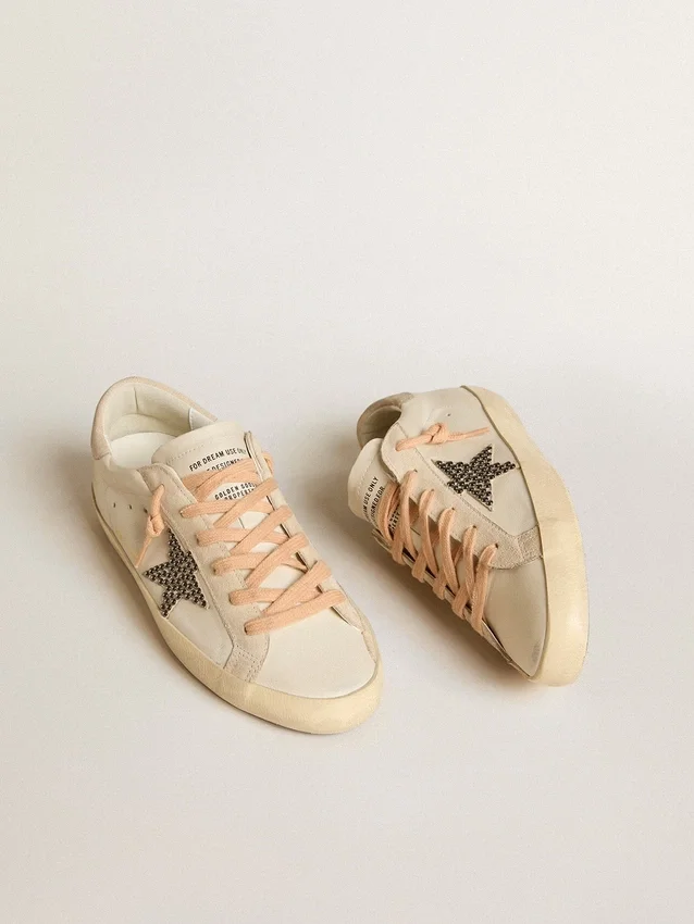 Super-Star LTD i läder med beige stjärna i mocka med Swarovski-nitar