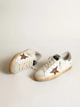 Super-Star med en beige stjärna och rosa glitter på hälfliken