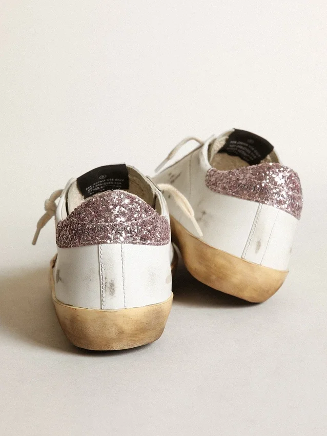 Super-Star med en beige stjärna och rosa glitter på hälfliken