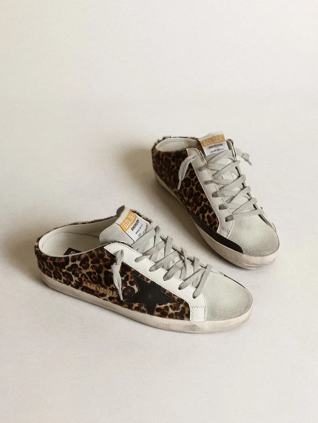 Super-Star Sabot för dam i ponnyskinn med leopardmönster och svart stjärna