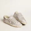 Super-Star-sneakers i gråvitt läder med glittereffekt och läderstjärna
