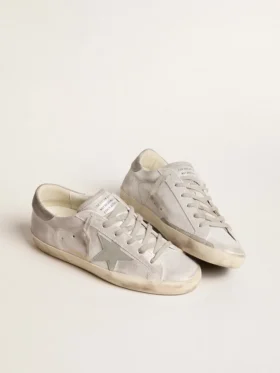 Super-Star-sneakers i gråvitt läder med glittereffekt och läderstjärna