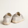 Super-Star-sneakers i gråvitt läder med glittereffekt och läderstjärna