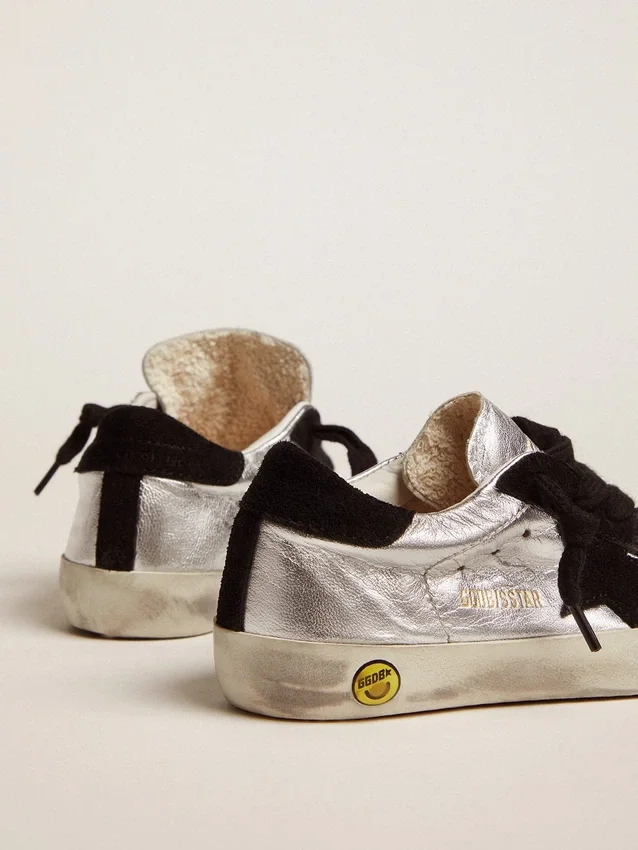 Super-Star-sneakers i silverfärgat läder med insatser i mocka