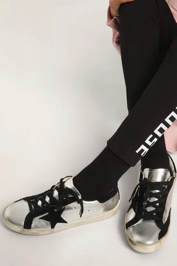 Super-Star-sneakers i silverfärgat läder med insatser i mocka
