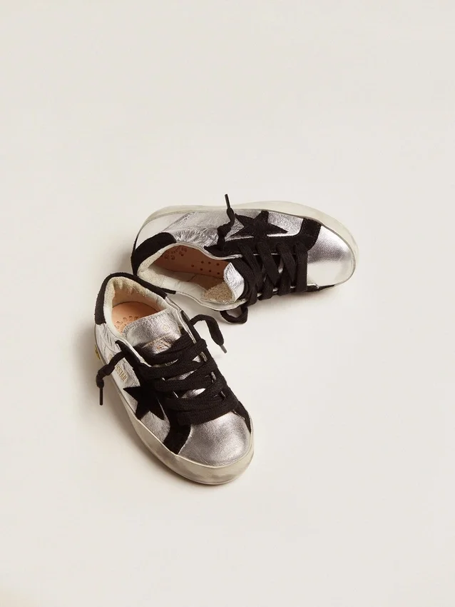 Super-Star-sneakers i silverfärgat läder med insatser i mocka