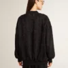 Svart damkofta med ton-i-ton-broderi i toile de jouy-stil