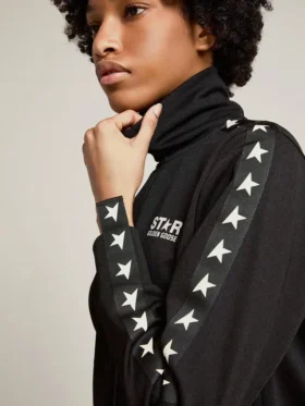 Svart damsweatshirt med dragkedja och vita stjärnor