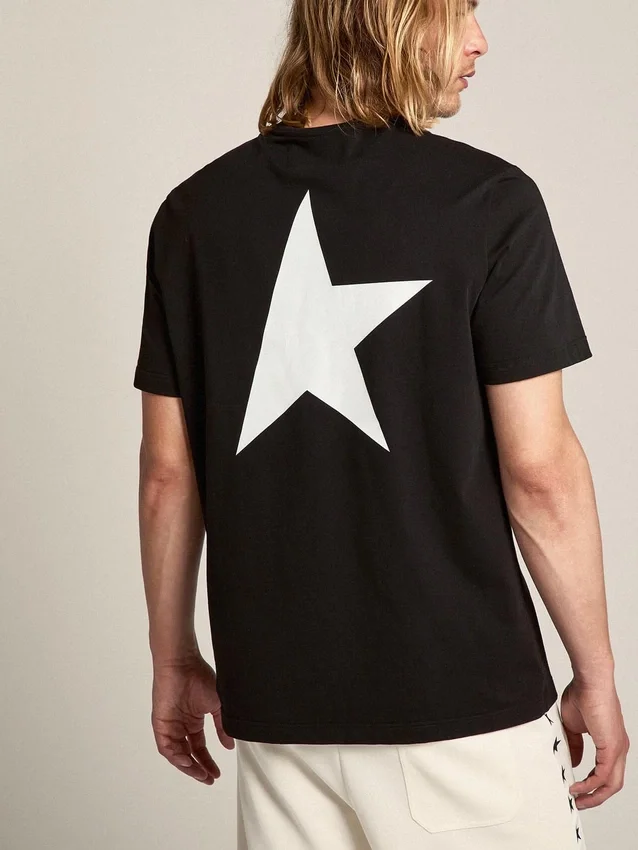 Svart herr-T-shirt med kontrasterande vit logotyp och stjärna