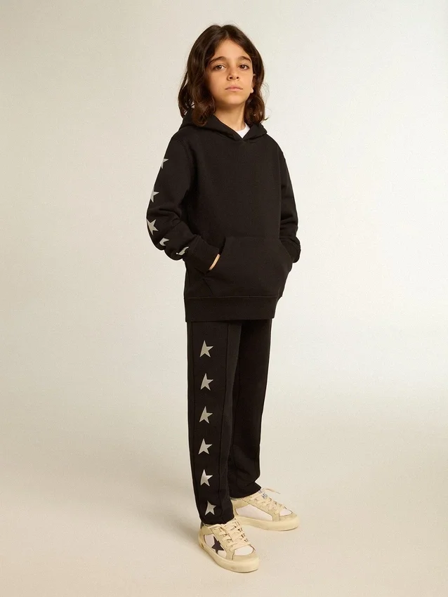 Svart sweatshirt för pojkar med kontrasterande silverfärgade stjärnor
