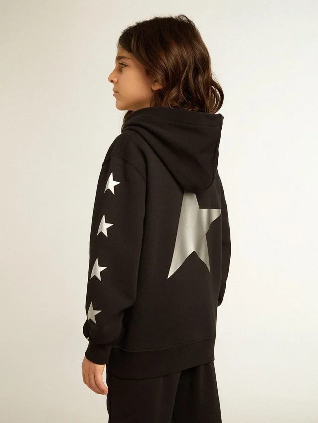 Svart sweatshirt för pojkar med kontrasterande silverfärgade stjärnor