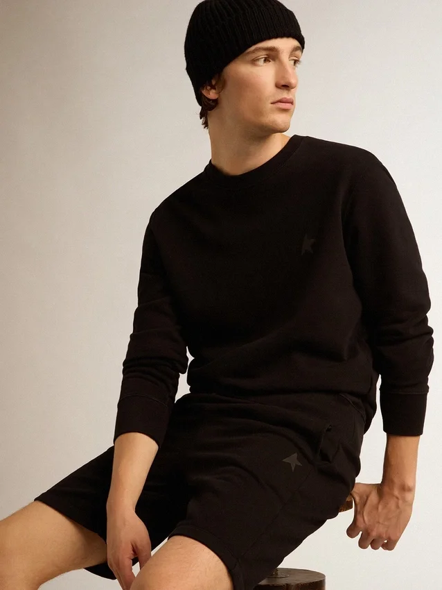 Svart sweatshirt från Archibald Star Collection med ton-i-ton-stjärna på framsidan