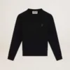 Svart sweatshirt från Athena Star Collection med ton-i-ton-stjärna på framsidan