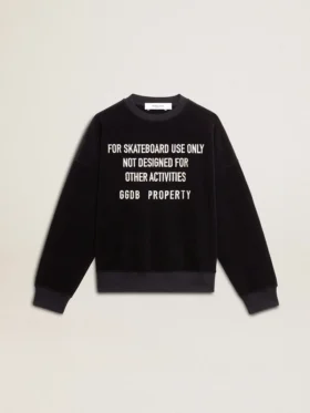 Svart sweatshirt med rund hals och broderad text