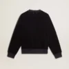Svart sweatshirt med rund hals och broderad text