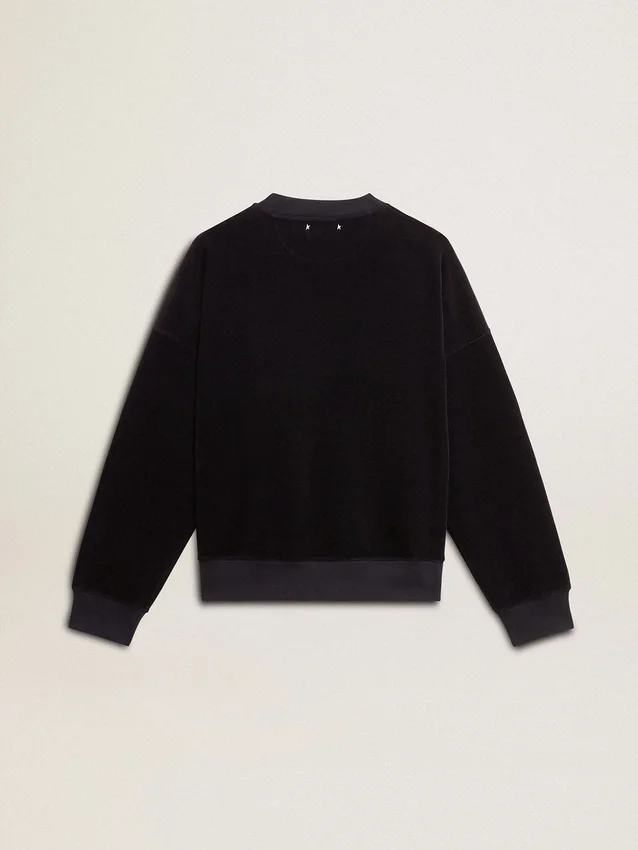 Svart sweatshirt med rund hals och broderad text