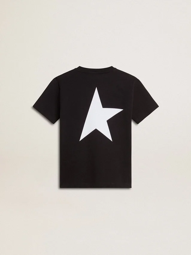 Svart T-shirt med kontrasterande vit logotyp på framsidan och en stor stjärna på baksidan