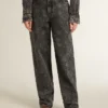 Svarta damjeans med blommotiv