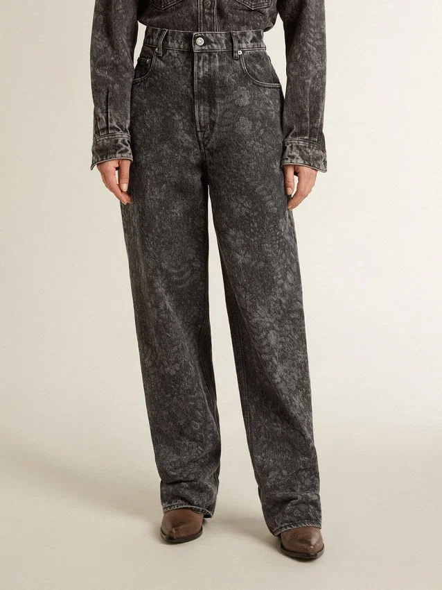 Svarta damjeans med blommotiv