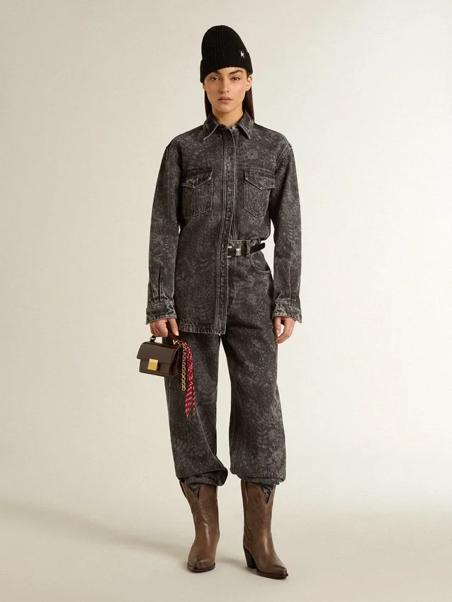 Svarta damjeans med blommotiv