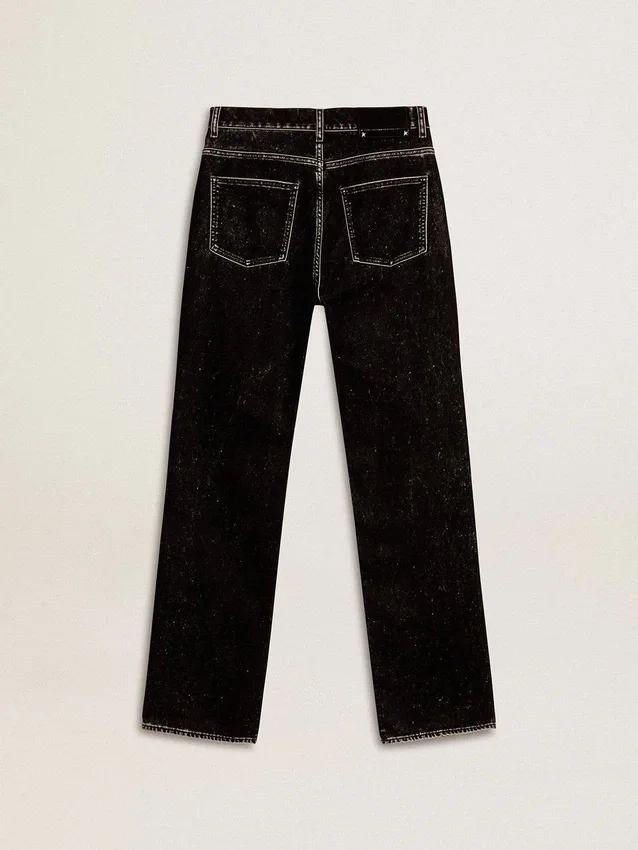 Svarta damjeans med en sammetliknande tvättad effekt