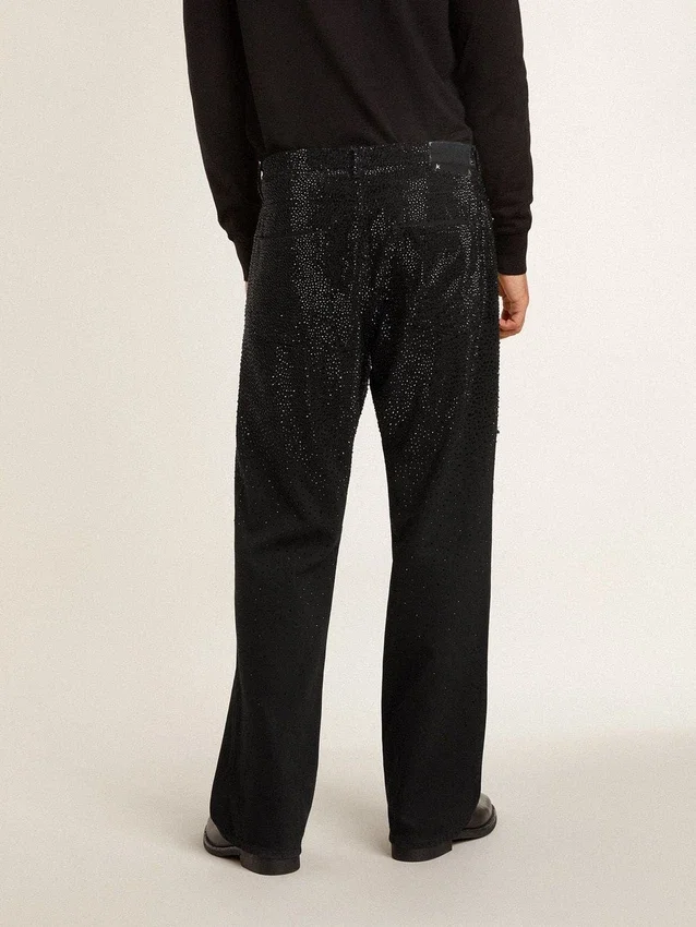 Svarta herrjeans med lös passform och kristaller med gradienteffekt över hela byxan