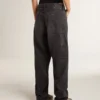 Svarta jeans i bomull med slitna detaljer och lappar framtill för dam